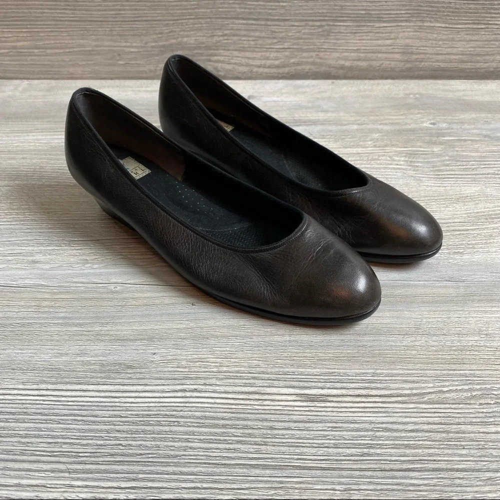 Stone grey leather comfortable mini wedge Natural Sport 8.5